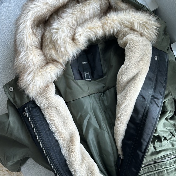 F21 Sherpa lined winter coat, olive green, size M - Picture 2 of 5